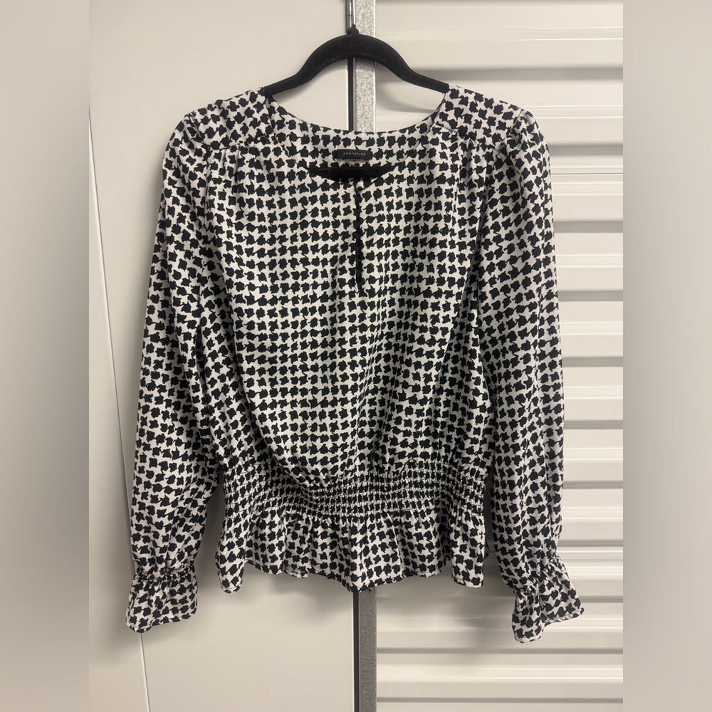 Ann Taylor Black and White Patterned Blouse